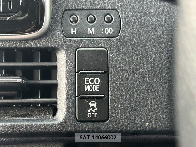 Toyota VOXY 2015-10 330331-7