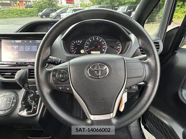 Toyota VOXY 2015-10 330331-8