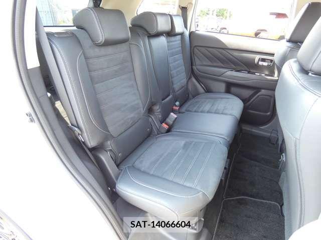 Mitsubishi OUTLANDER PHEV 2018-08 335955-6