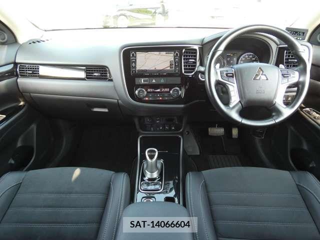 Mitsubishi OUTLANDER PHEV 2018-08 335955-3