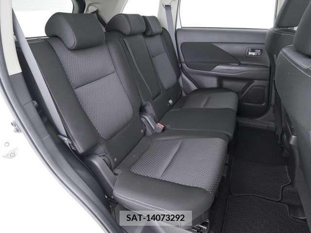Mitsubishi OUTLANDER 2017-08 303324-6