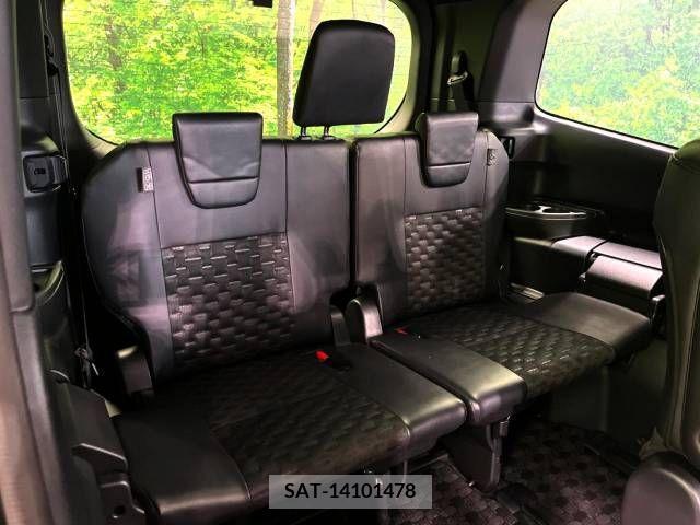Toyota VOXY 2022-08 289061-14