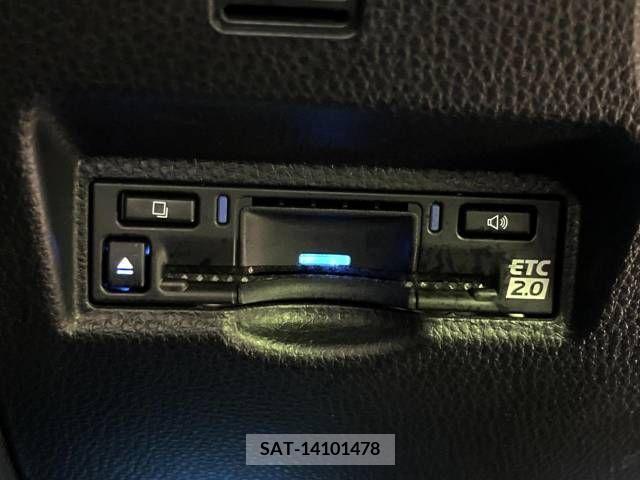 Toyota VOXY 2022-08 289061-9