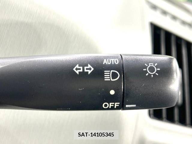 Toyota PRIUS ALPHA 2013-06 322256-6