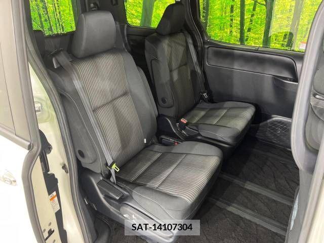 Toyota VOXY 2018-11 289108-8