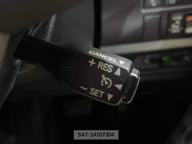 Toyota VOXY 2018-11 289108-5