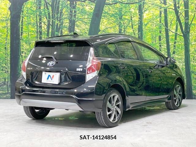 Toyota AQUA 2016-03 395698-17