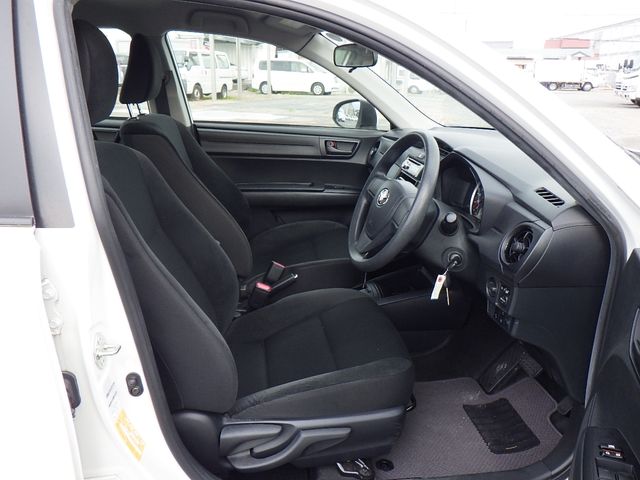 Toyota COROLLA AXIO 2018-11 183554-7
