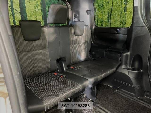 Toyota VOXY HYBRID 2018-10 370585-10