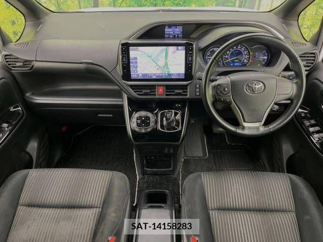 Toyota VOXY HYBRID 2018-10 370585-1