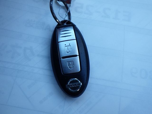 Nissan NOTE 2015-03 193326-27