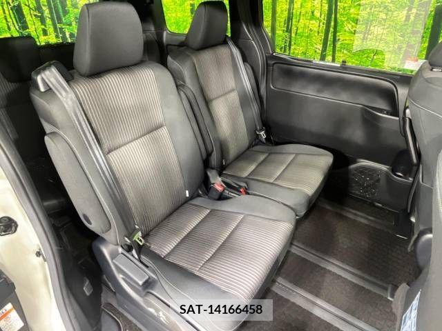 Toyota NOAH 2017-07 298098-9