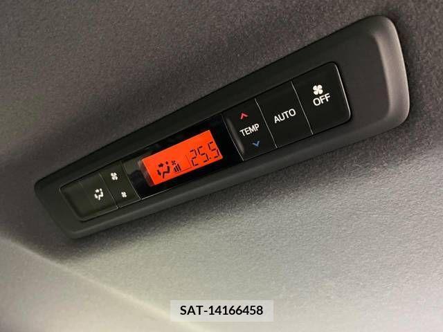 Toyota NOAH 2017-07 298098-7