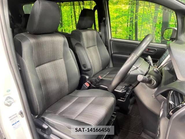 Toyota NOAH 2017-07 298098-8