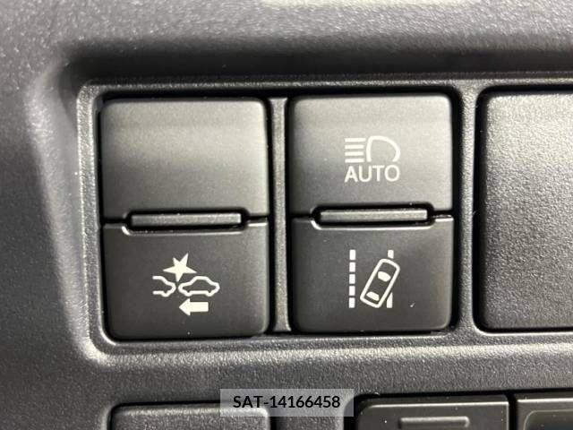 Toyota NOAH 2017-07 298098-6