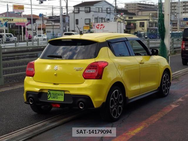 Suzuki SWIFT 2018-04 255216-1