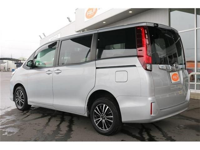 Toyota NOAH 2016-06 4312-1