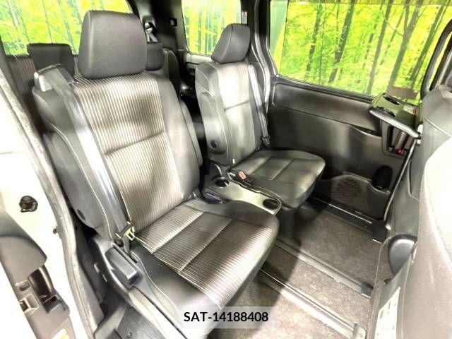 Toyota VOXY 2017-08 394936-9