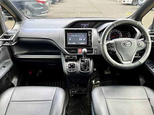 Toyota VOXY 2015-02 6691-1
