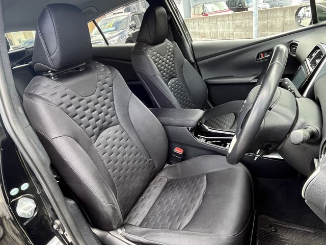 Toyota PRIUS PHV 2017-08 16746-16