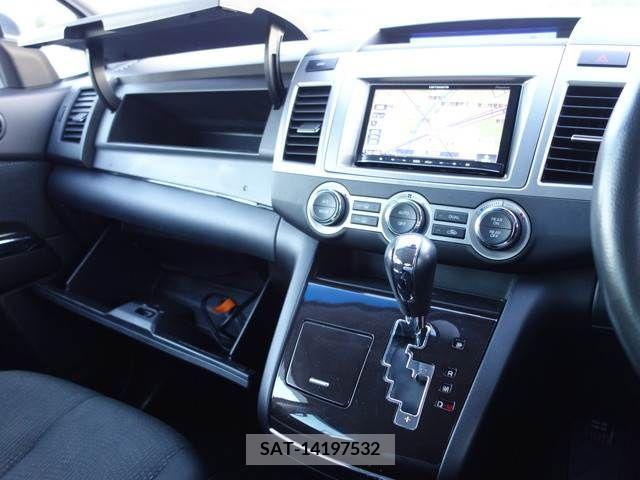 Mazda MPV 2010-02 220760-7