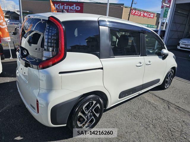 Toyota SIENTA 2022-01 394064-1