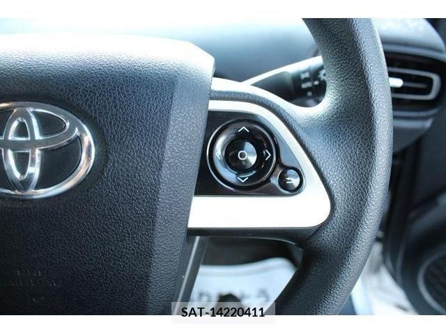 Toyota PRIUS 2017-08 366674-5