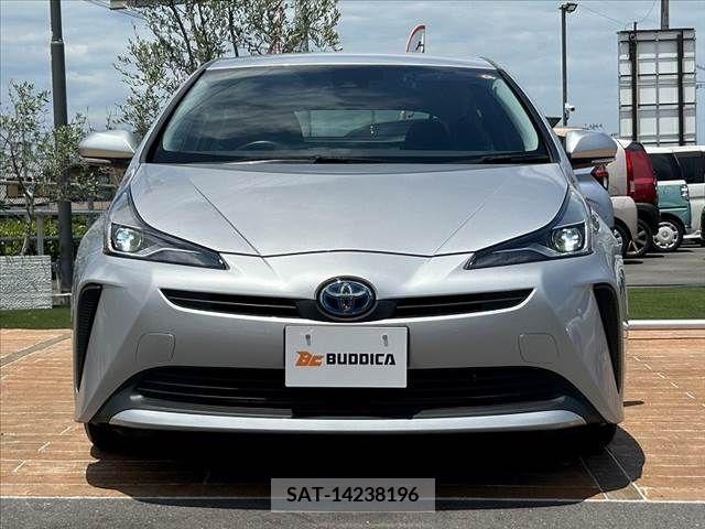 Toyota PRIUS 2019-04 330007-8