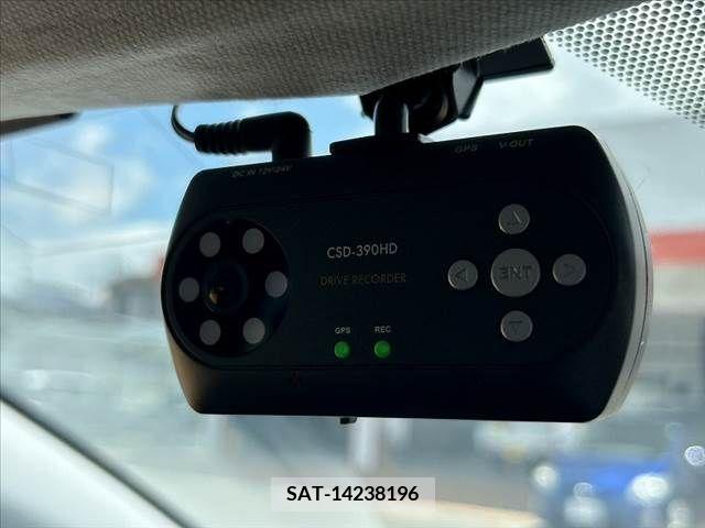 Toyota PRIUS 2019-04 330007-26