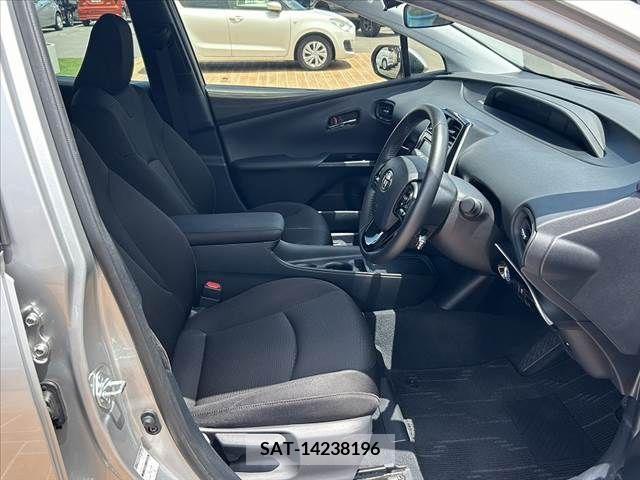Toyota PRIUS 2019-04 330007-15