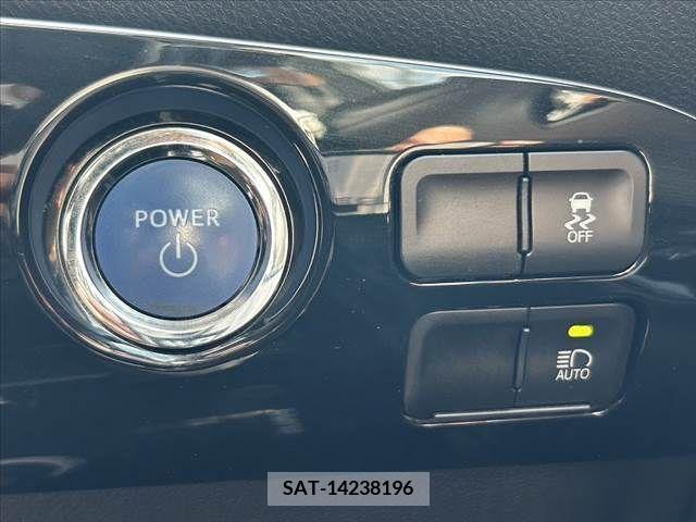 Toyota PRIUS 2019-04 330007-5