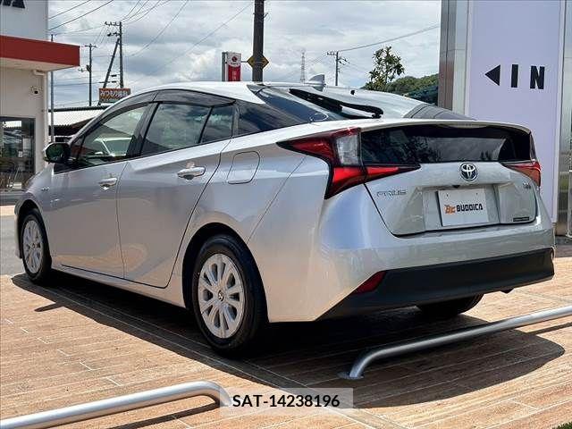 Toyota PRIUS 2019-04 330007-13