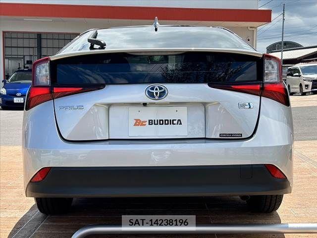 Toyota PRIUS 2019-04 330007-12