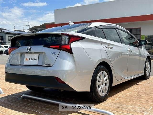 Toyota PRIUS 2019-04 330007-11
