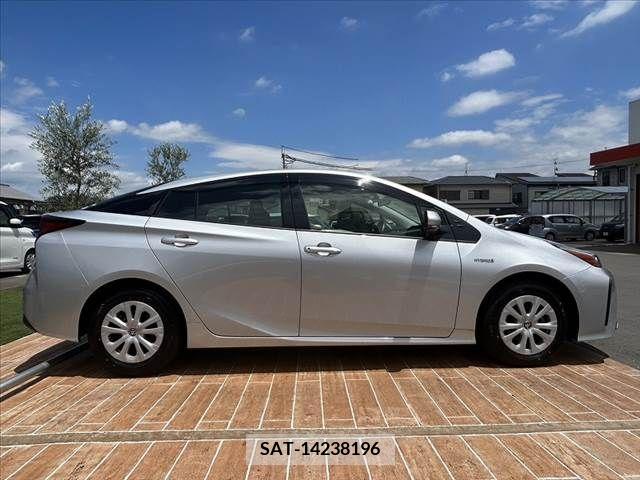 Toyota PRIUS 2019-04 330007-10