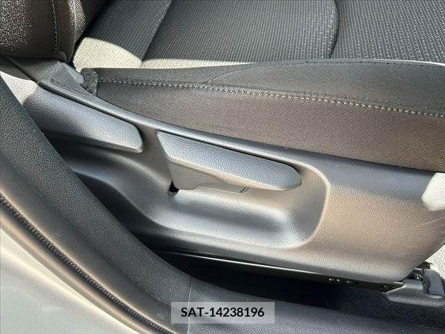 Toyota PRIUS 2019-04 330007-29