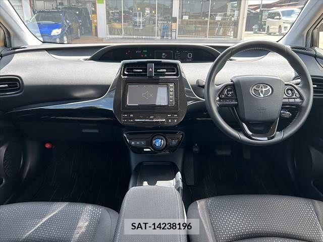 Toyota PRIUS 2019-04 330007-1