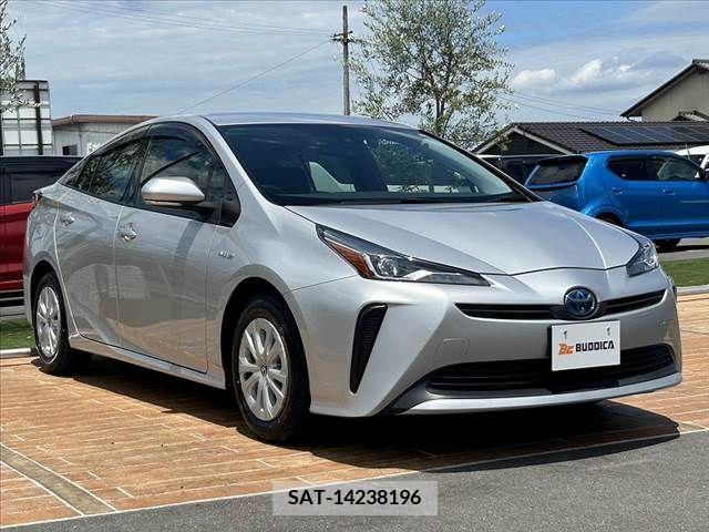 Toyota PRIUS 2019-04 330007-9