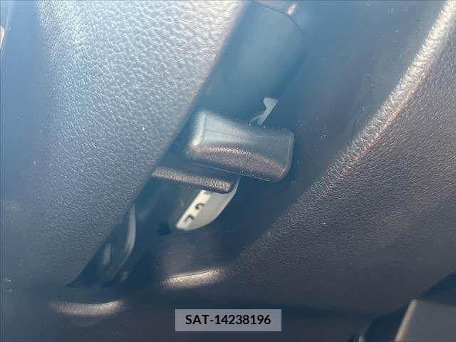 Toyota PRIUS 2019-04 330007-28