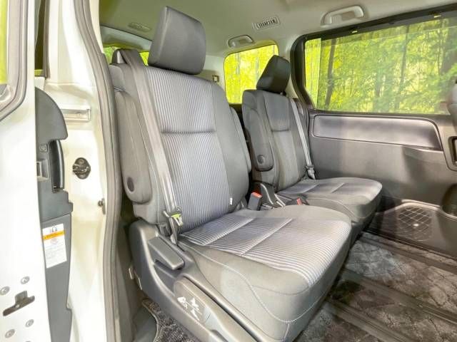 Toyota VOXY 2017-01 16717-9