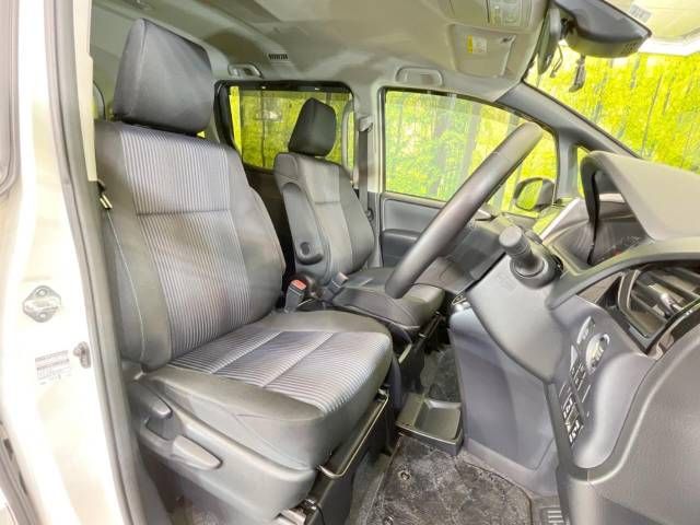 Toyota VOXY 2017-01 16717-8