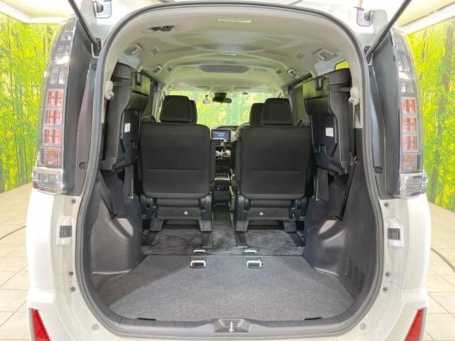 Toyota VOXY 2017-01 16717-11
