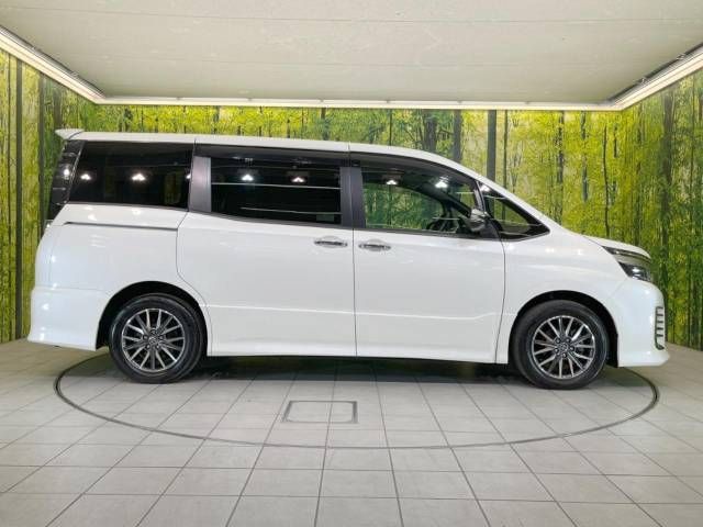 Toyota VOXY 2017-01 16717-17