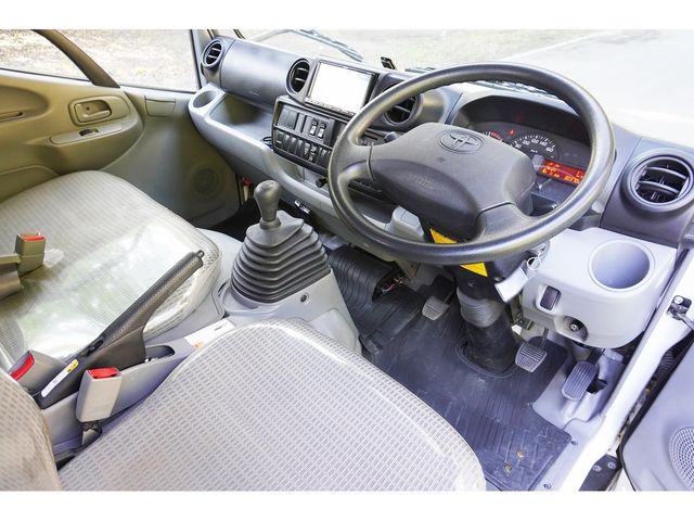 Toyota TOYOACE 2011-08 196068-2