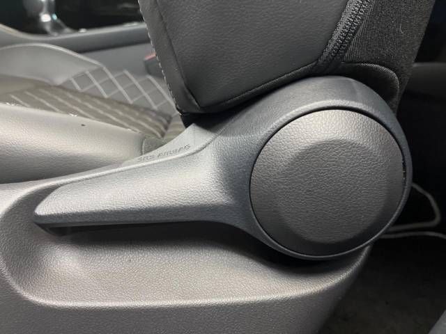 Toyota C-HR 2019-09 20049-19