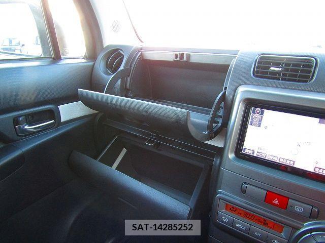 Toyota PIXIS SPACE 2015-03 211356-17