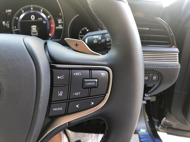 Lexus LS 2021-02 21045-5