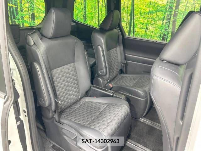 Toyota VOXY 2022-03 237788-9
