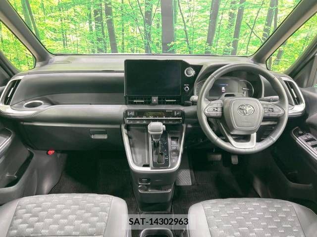Toyota VOXY 2022-03 237788-1
