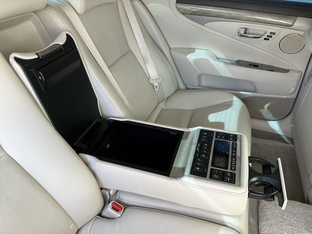 Lexus LS 2013-03 11664-17